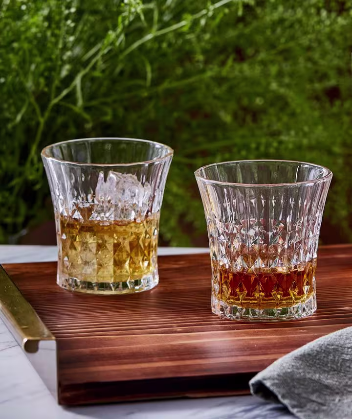 Two colours of whisky
