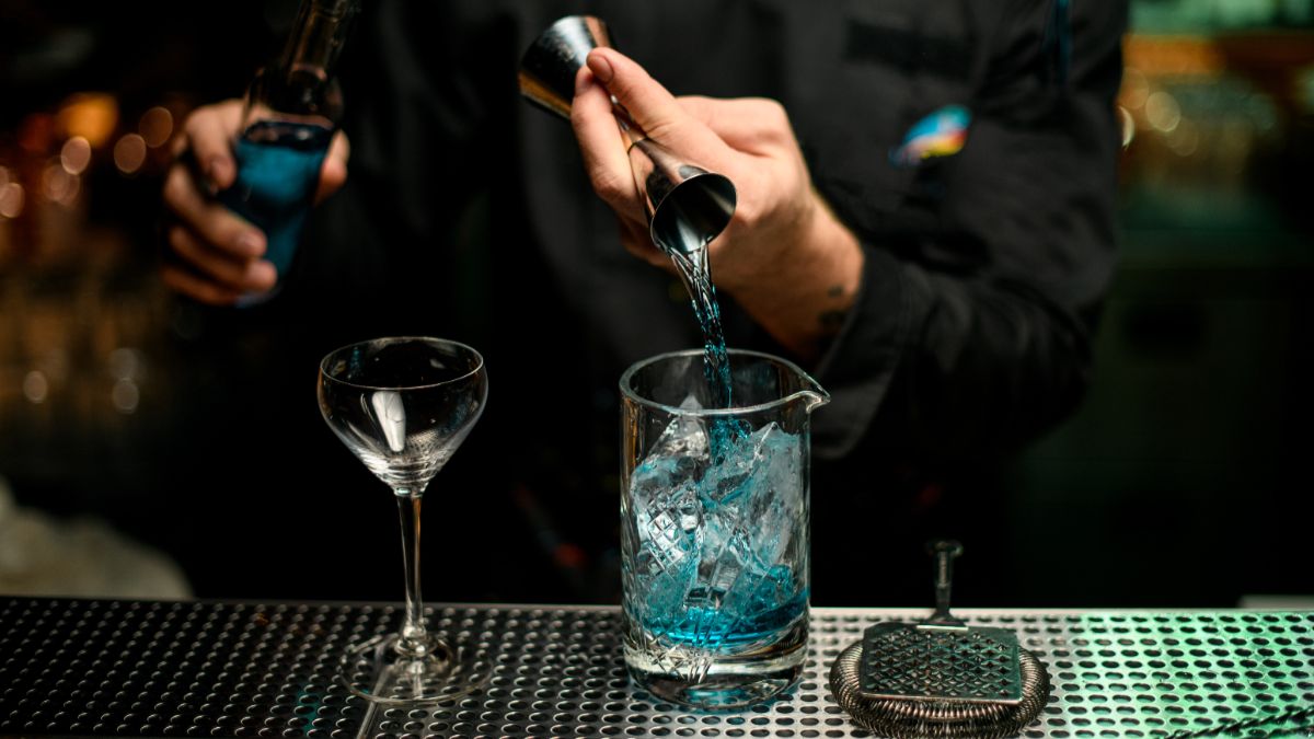 ClassicCocktailCheatSheet_Hero_1200x675_AltText