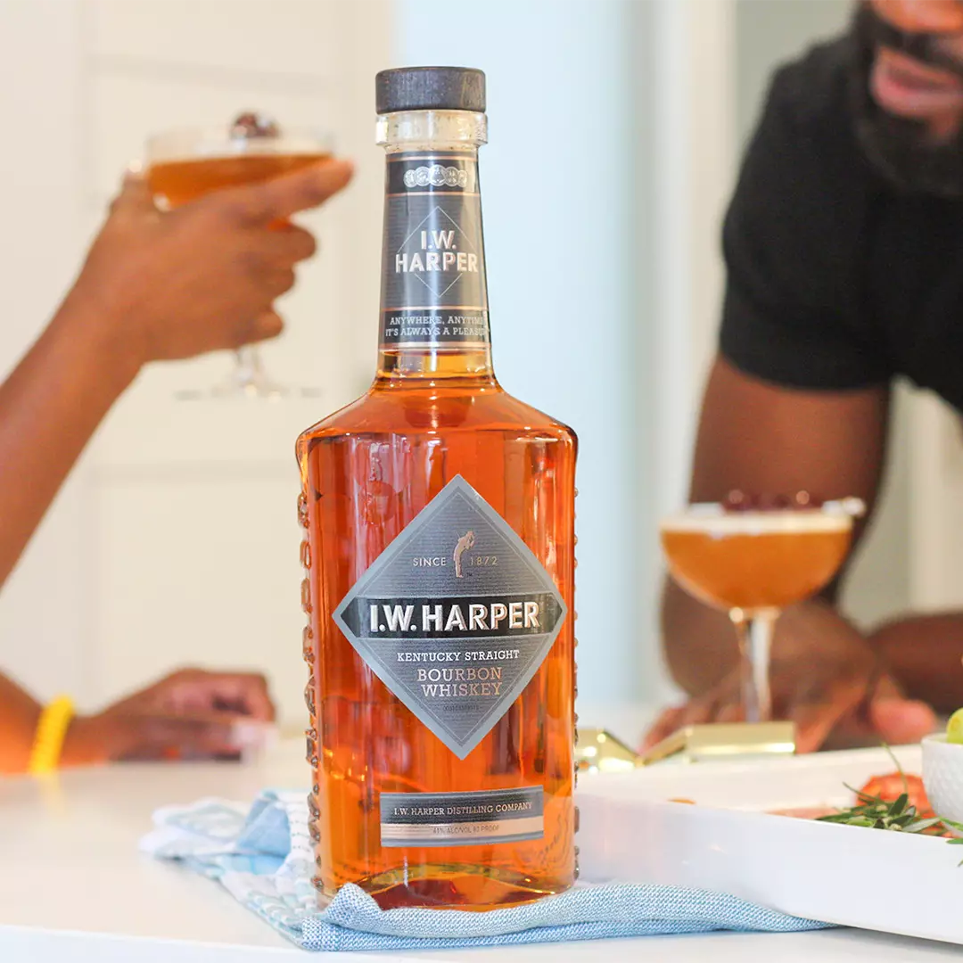 I.W Harper Kentucky Straight Bourbon Whiskey | The Bar US