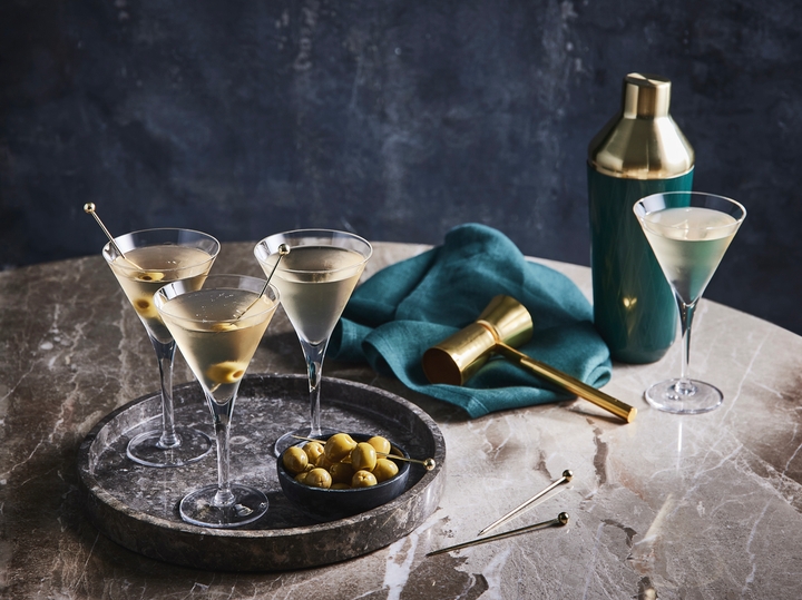 Vodka Martini Cocktail Bundle serve