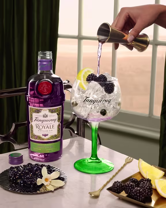 Tanqueray Blackcurrant Royale Gin, 70cl serve