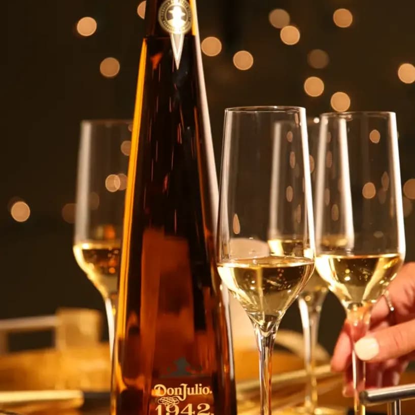 Don Julio 1942 and 4 champagne flutes 