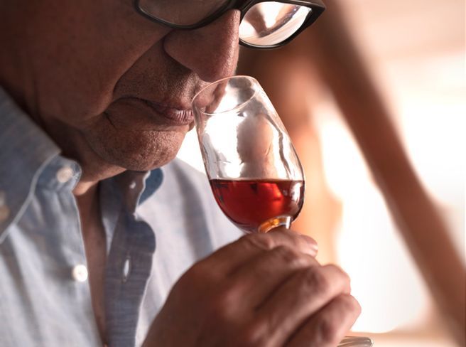 Whisky tasting step 3, sniff