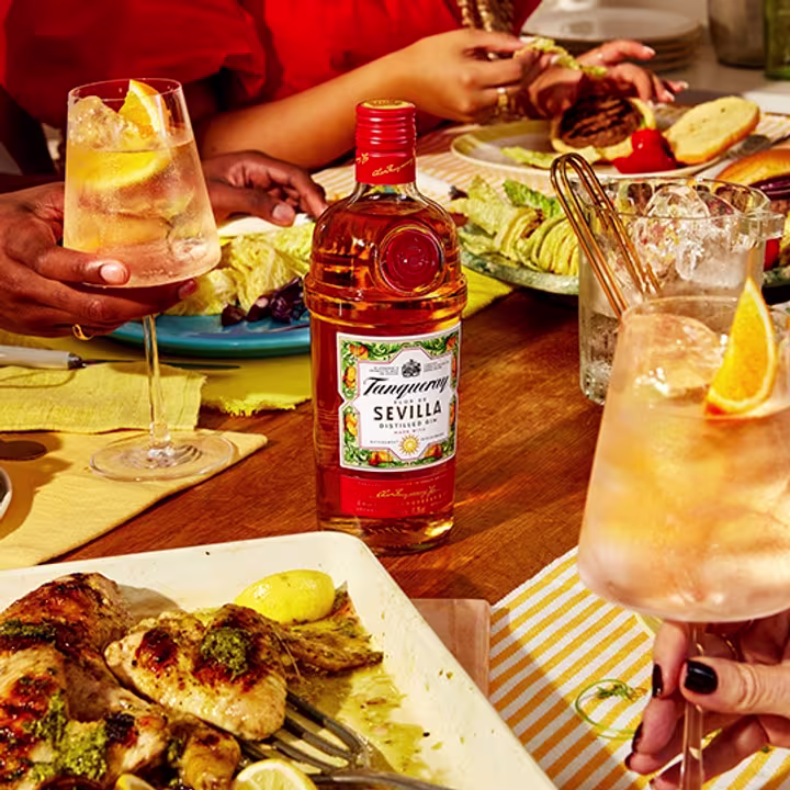 Tanqueray Flor de Sevilla Orange Flavoured Distilled Gin, 70 Cl lifestyle Tanqueray on party