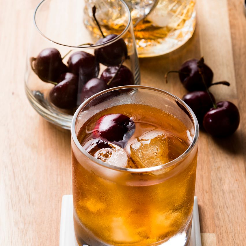 Johnnie Walker Red Label Manhattan Pour