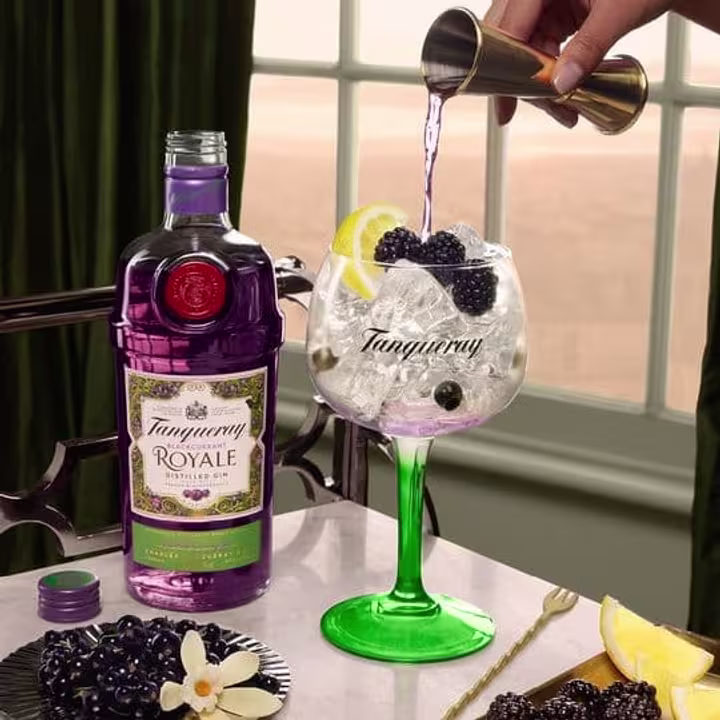 Tanqueray Blackcurrant Royale Gin, 0,7 L serve
