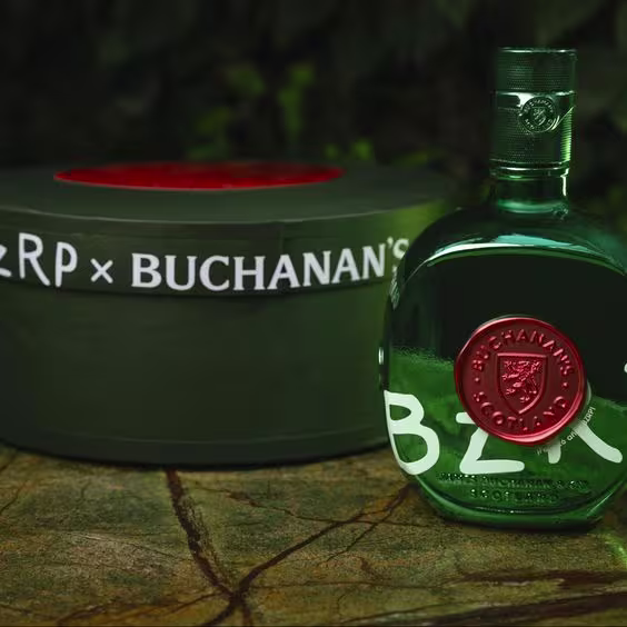 Whisky Buchanan’s con le logo de Bizarrap 