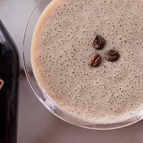 Encuentra el cóctel de café que más va contigo
