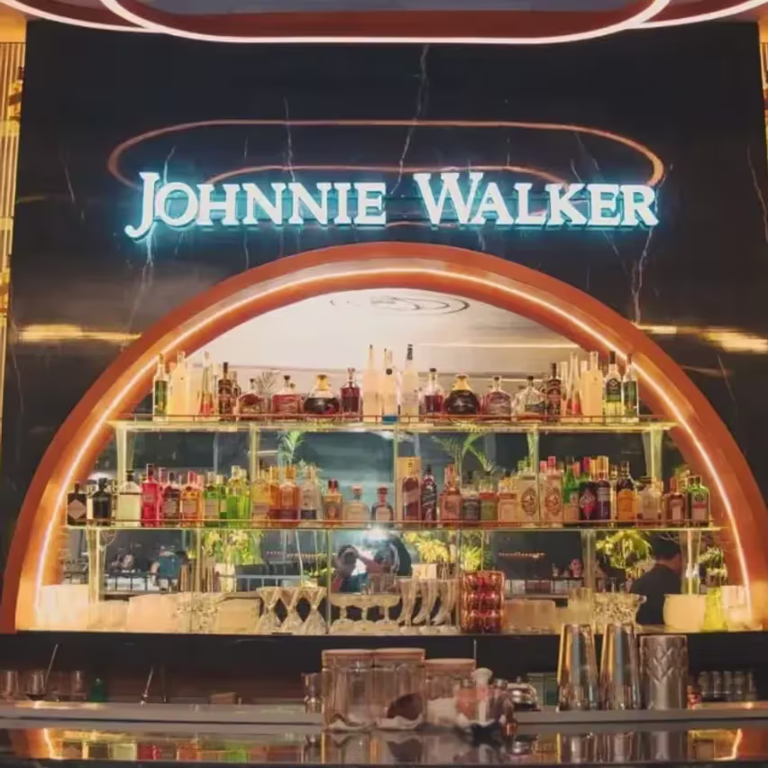 Barra de Fogata con Johnnie Walker