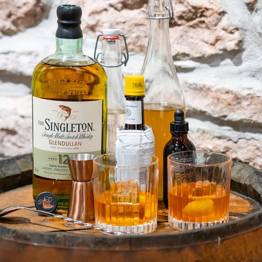 Minibar de whisky.