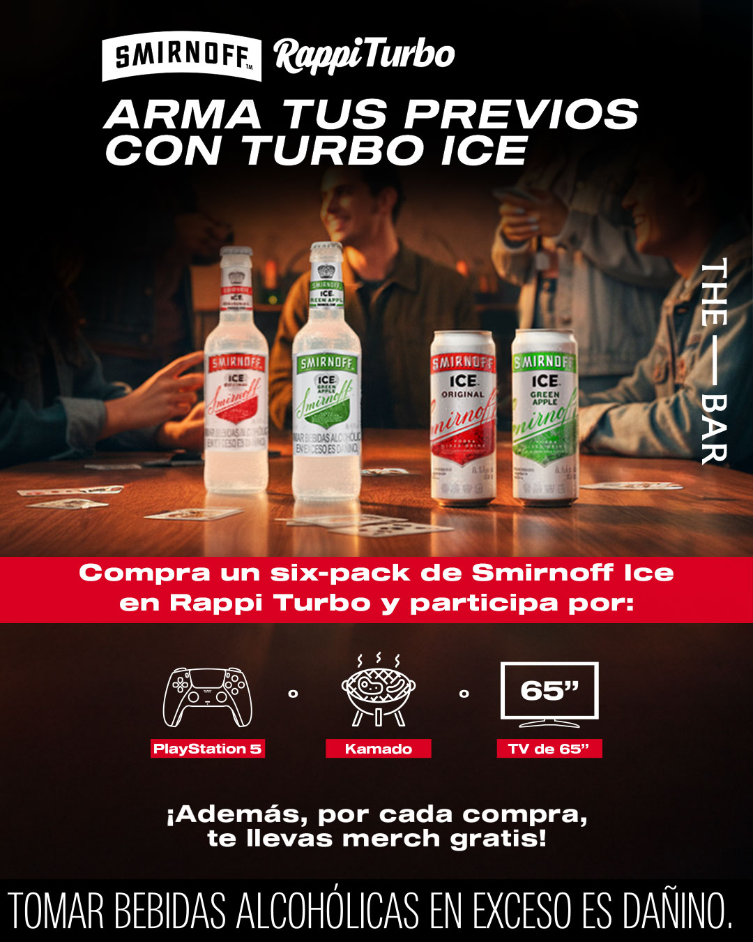 Latas y botellas de Smirnoff Ice sobre una mesa con gente jugando a las cartas al fondo, incluyendo detalles promocionales de la campaña entre Smirnoff y Rappi Turbo.
