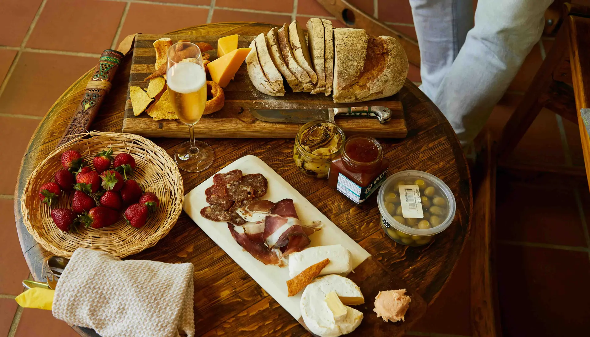 Negroni Cocktail And Food Pairings: Ideal Small Bites To Complement Its Flavour - Image 2