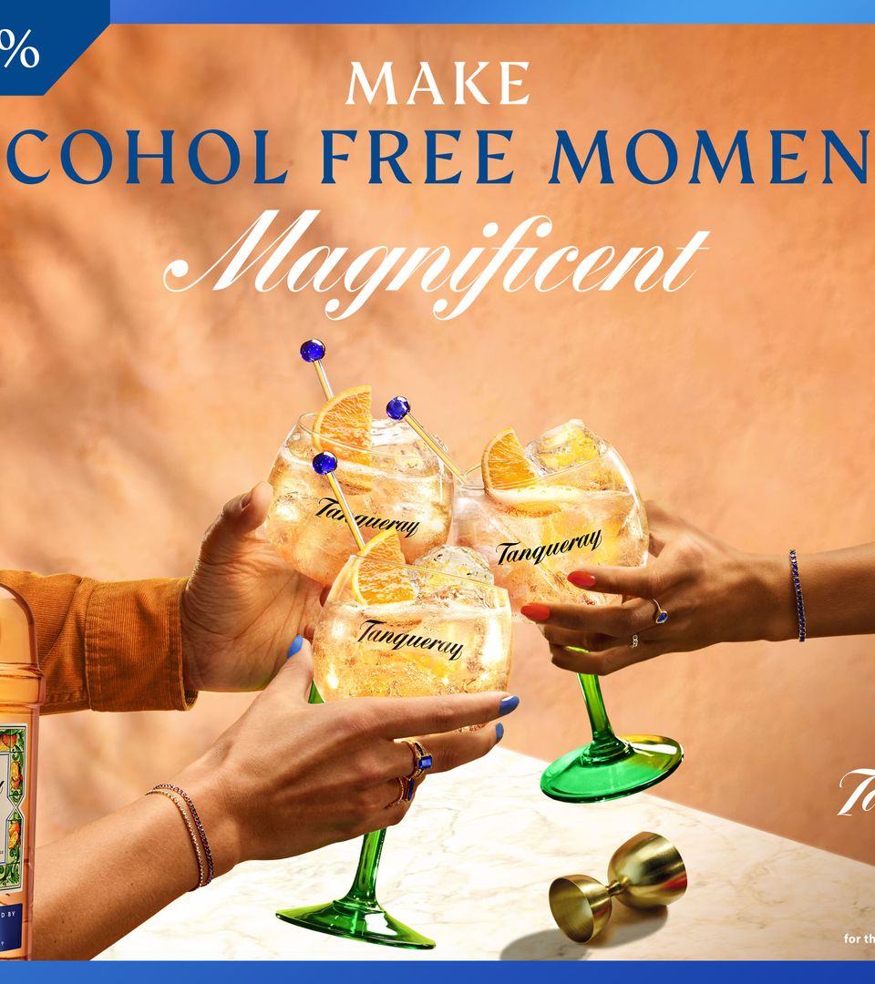 Tanqueray flor de sevilla serve