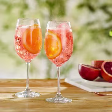 Gin and grapefruit juice cocktails 