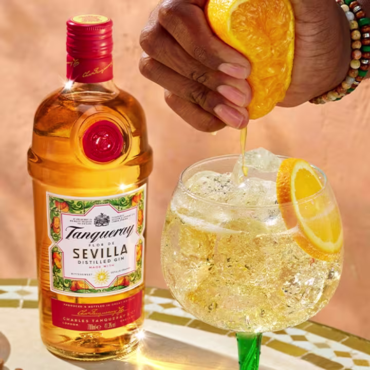 Tanqueray Flor de Sevilla Orange Flavoured Distilled Gin, 70 Cl lifestyle Tanqueray serving
