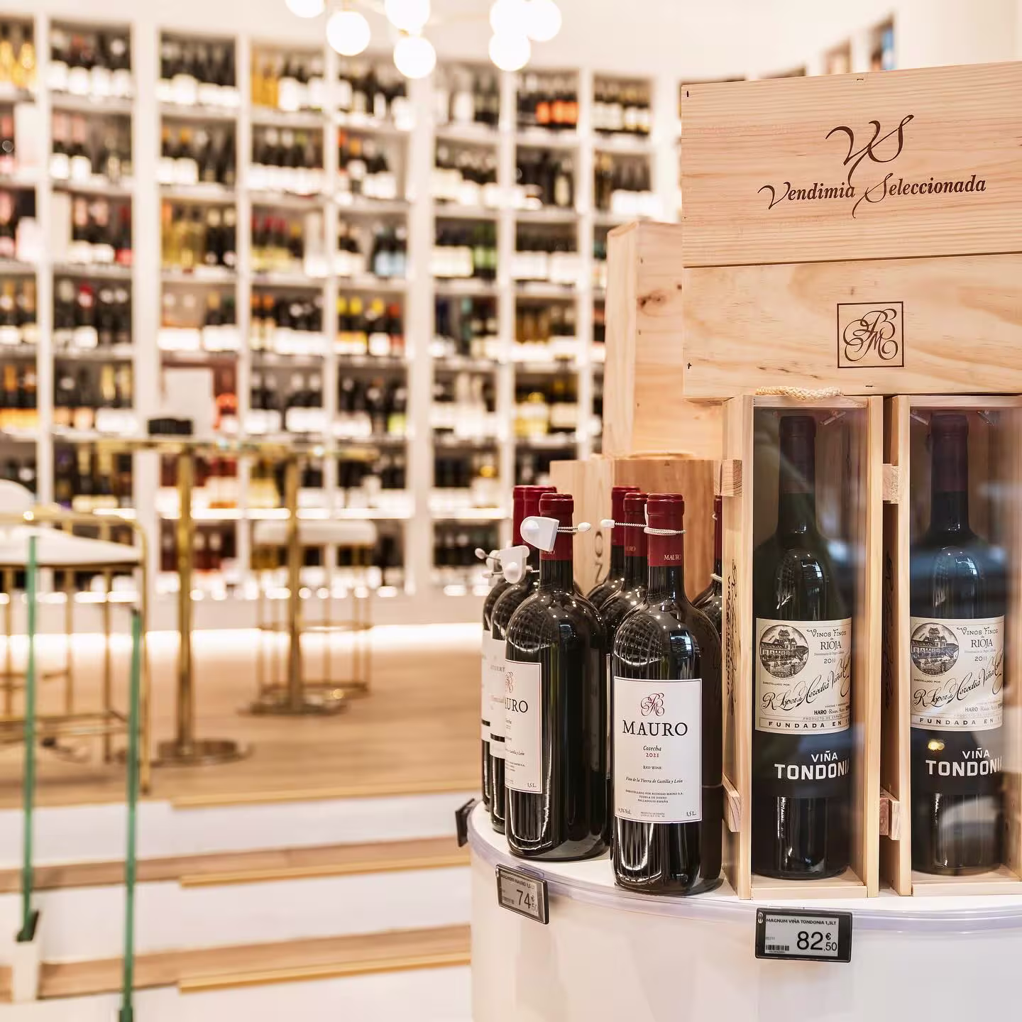 Selección exclusiva de vinos en En Copa de Balón, un espacio donde descubrir etiquetas únicas y disfrutar del arte del buen beber.