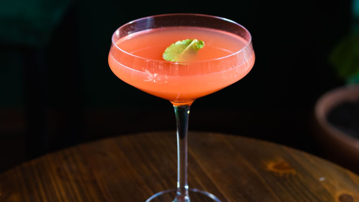 Hosting Plans Made Simple: 7 Bottles That Can Handle Any Party_HeroImage_AltText
