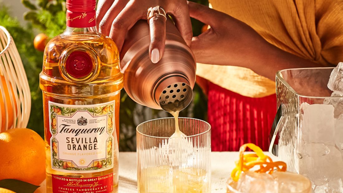 Tanqueray Sevilla Orange Pouring Blossom Fizz F21 Q4 Instagram 4X5