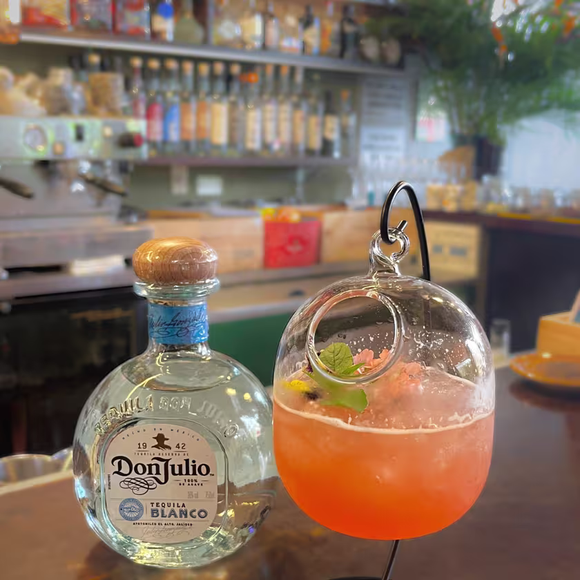 Botella de Don Julio Blanco