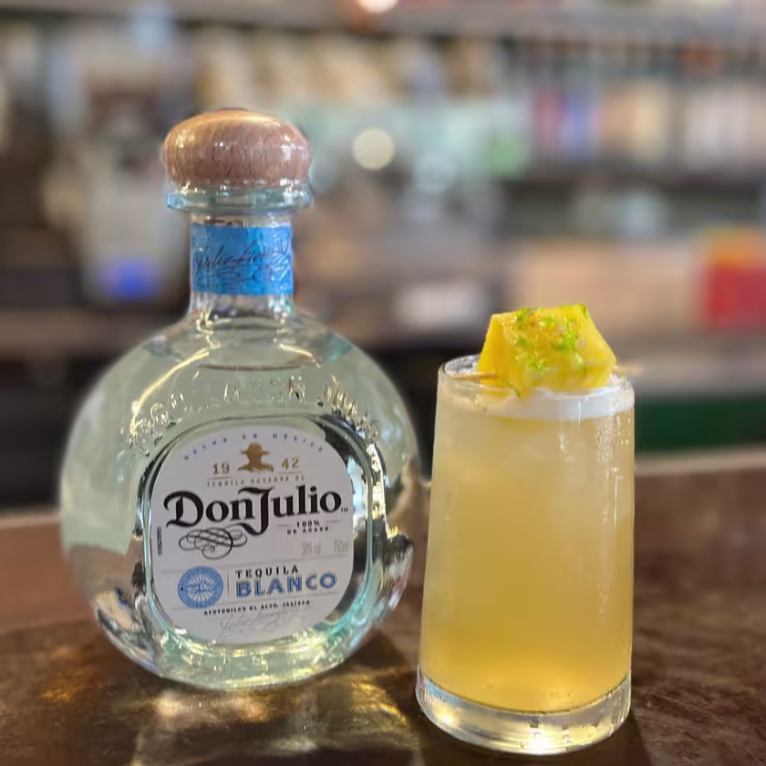 Botella de Don Julio Blanco