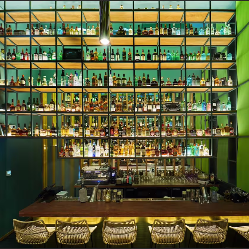 ALADO, COLECCIONISTA DE WHISKIES