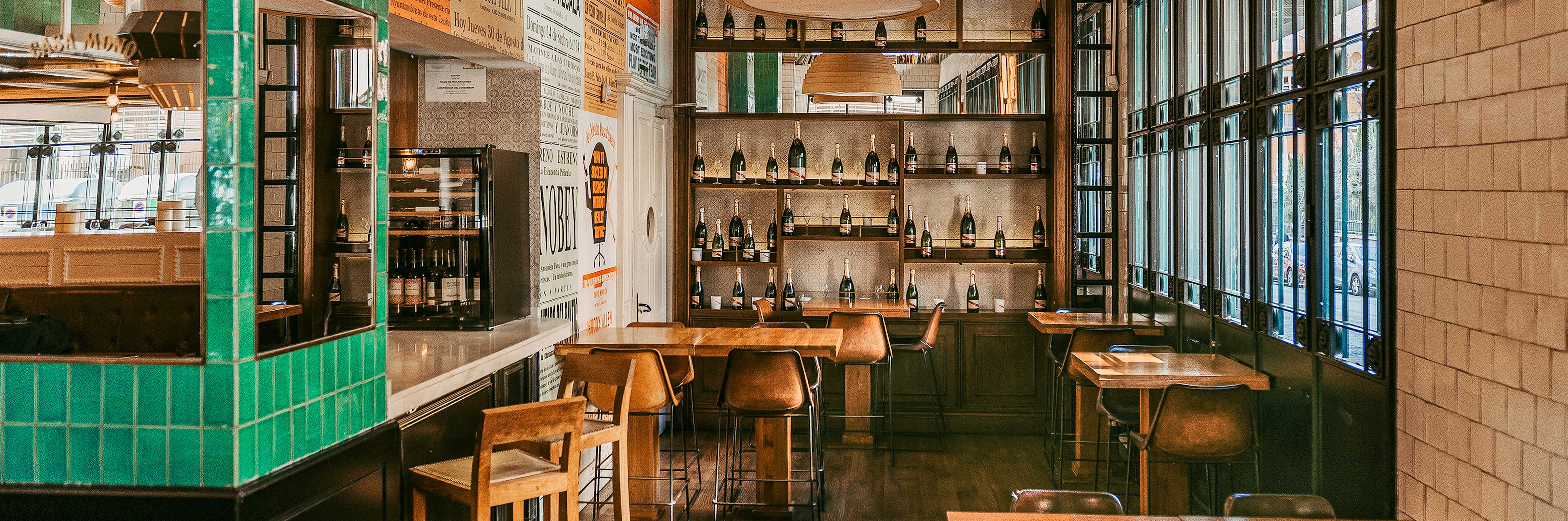 Casa Mono fusiona tradición y modernidad en un espacio vibrante con gastronomía única y una cuidada selección de vinos y cócteles.