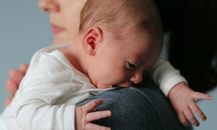 Herpes Bei Babys Und Neugeborenen Ansteckung Verlauf Risiken Pampers