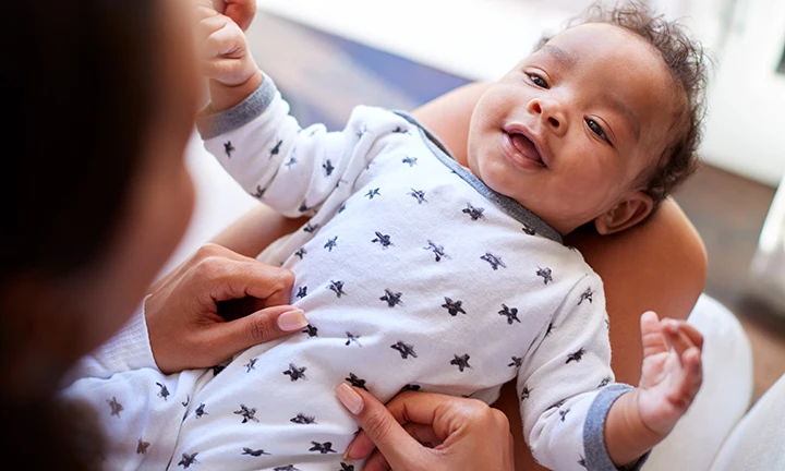 Wann beginnen Babys zu lächeln?