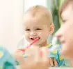 Kind putzt sich die Zähne (Zahnputzlied)