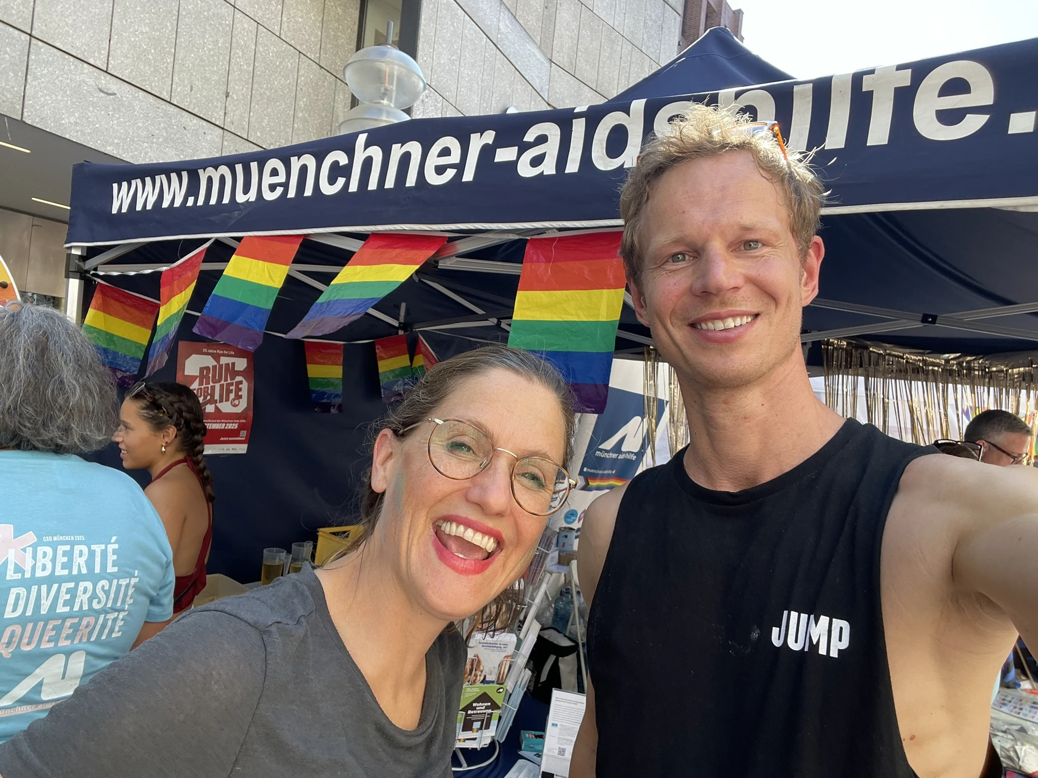 Zusammen wohnen: Sicher. Queer. Verbunden.