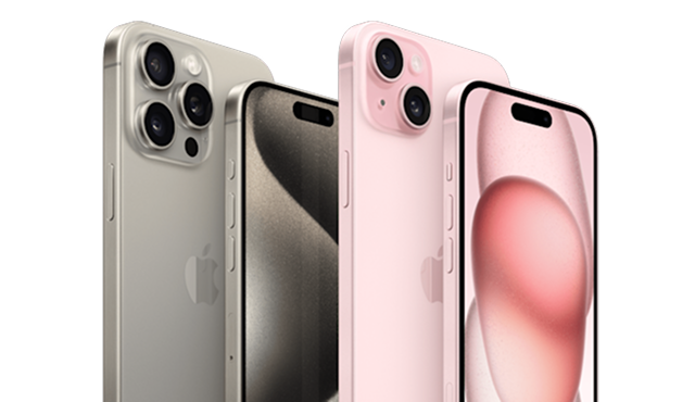 Quatre téléphones intelligents iPhone de tailles et de couleurs variées, placés à la verticale, avec vue des objectifs de caméra et des écrans.