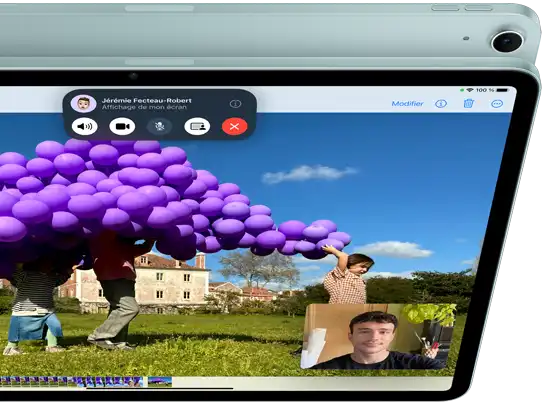 iPad Air avec caméra avant ultra grand-angle paysage 12 mégapixels montrant la fonctionnalité SharePlay dans FaceTime