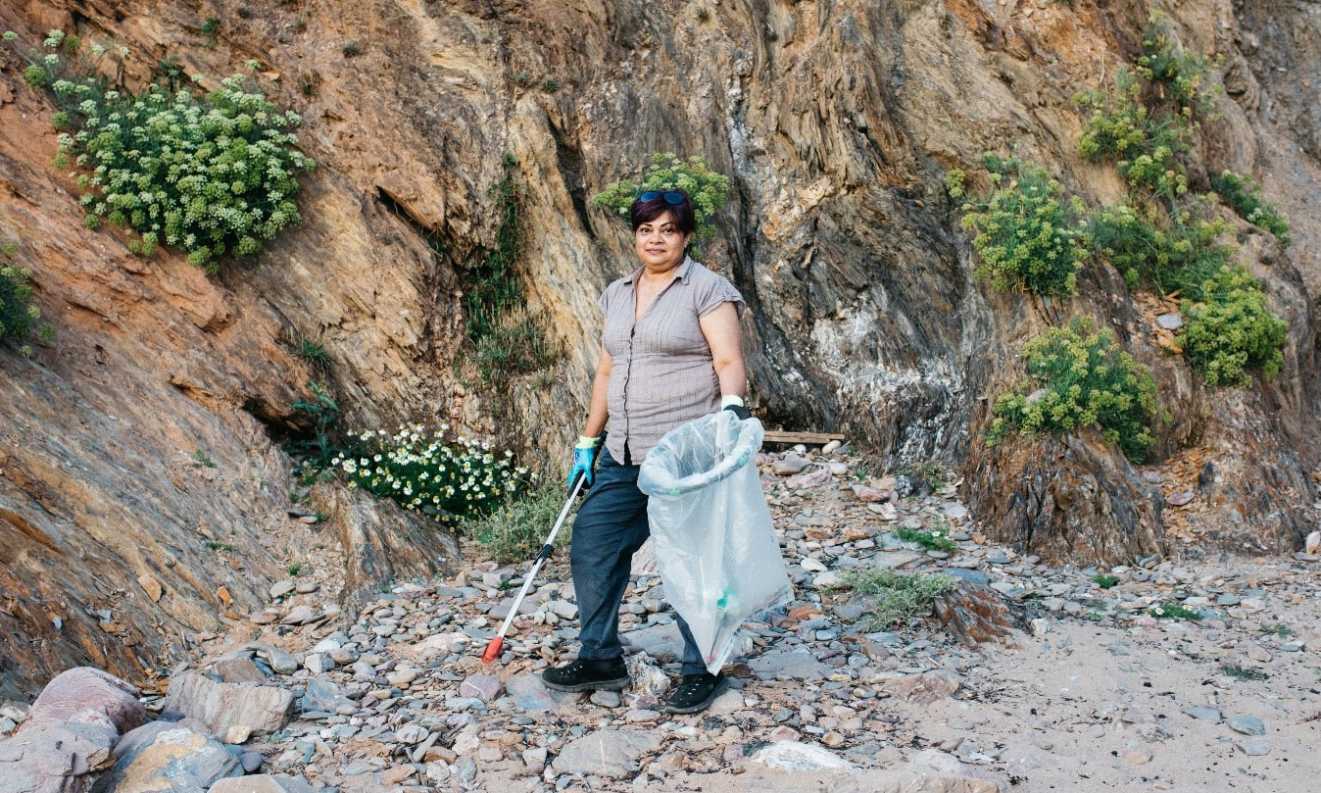 Vaishali at a beach clean (Image credit: Billy Barraclough)