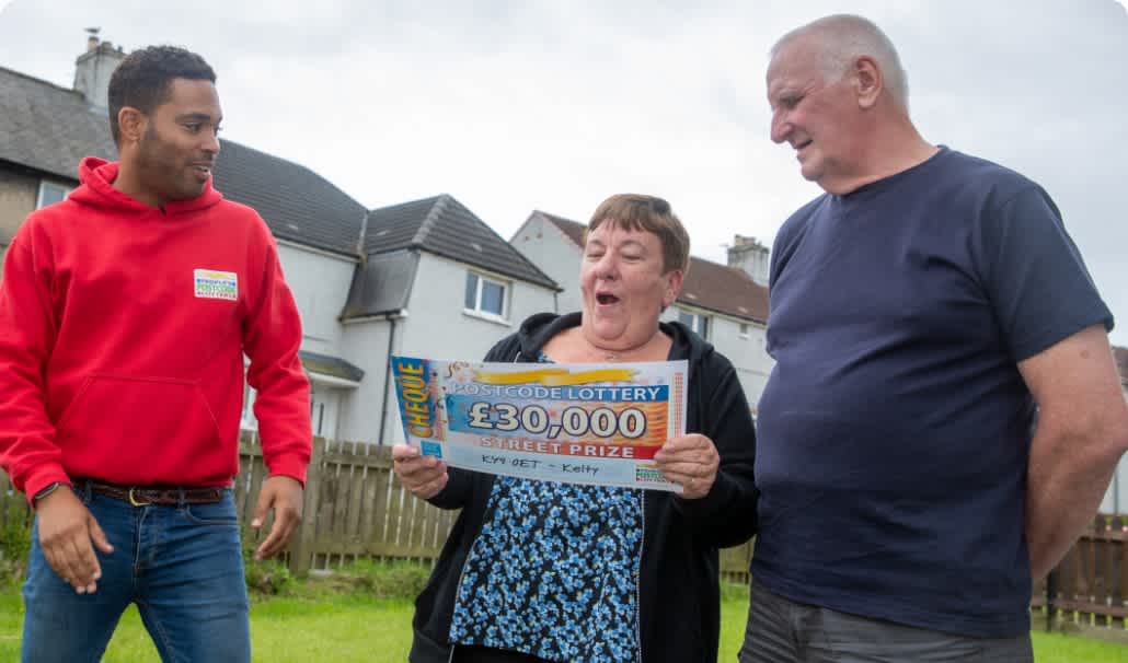 Lucky neighbour Gina and husband William were shocked when Danyl unveiled their £30,000 prize
