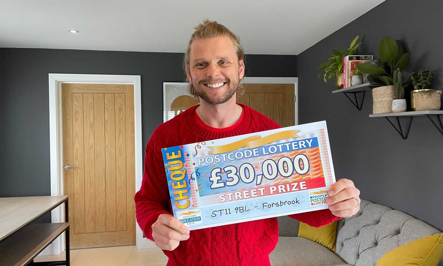 Jeff reveals a fantastic £30,000 Street Prize for each of our four winners in Forsbrook