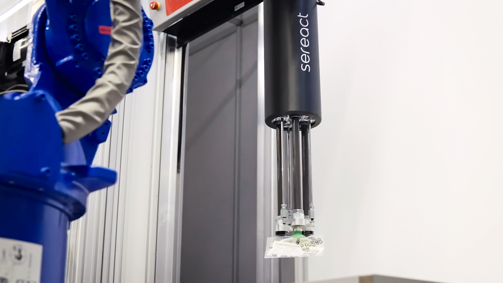 A Sereact-powered robot in action