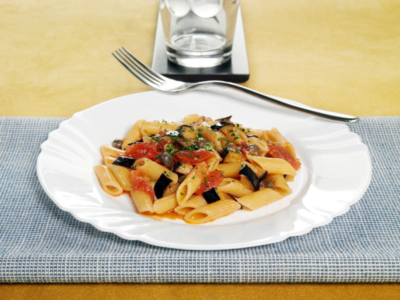 Penne Rigate met Aubergine, Cherry Tomaten en Kappertjes | Barilla