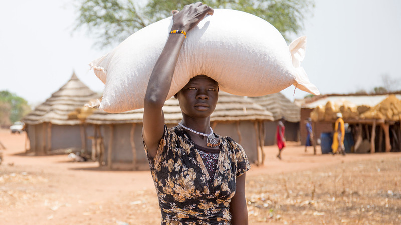 Africa - South Sudan - food distribution during EA food crisis
