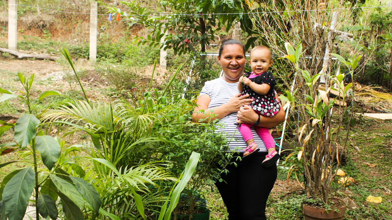 El Salvador-Blanca and her daughter-Clinic
