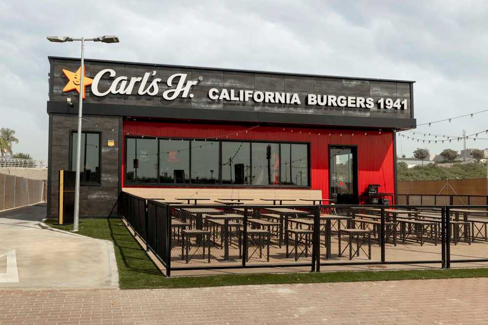 Carl's Jr | LUZ Shopping