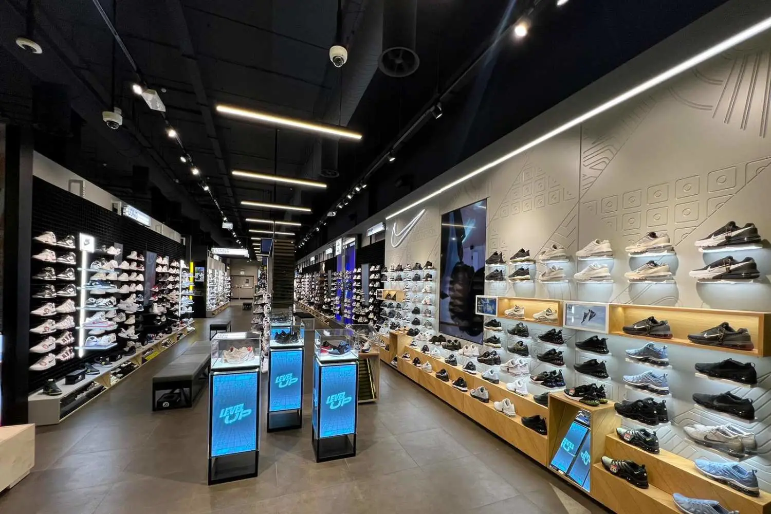 Tiare Shopping Shop Image JD Sports