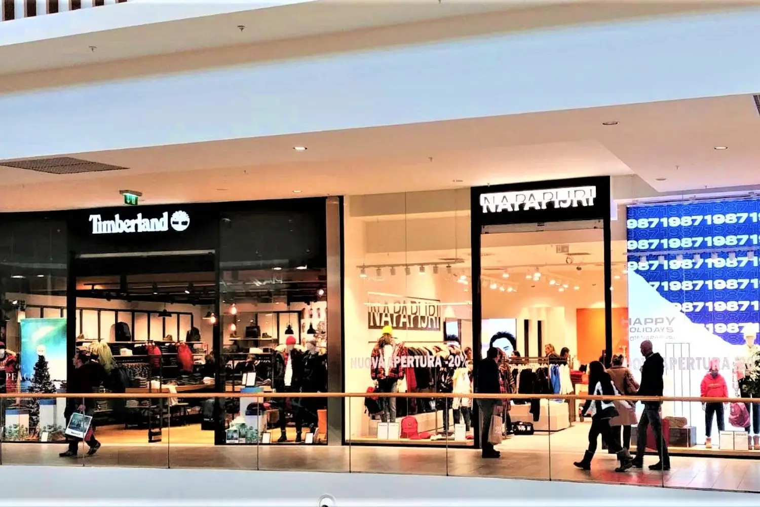 Tiare Shopping Timberland store