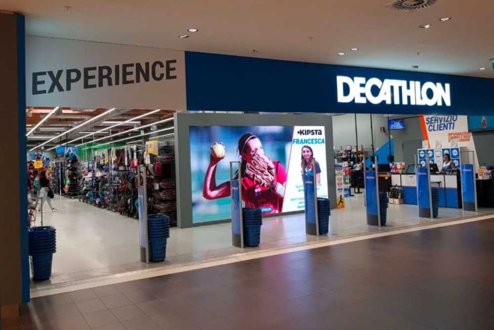 Tiare Shopping Decathlon store
