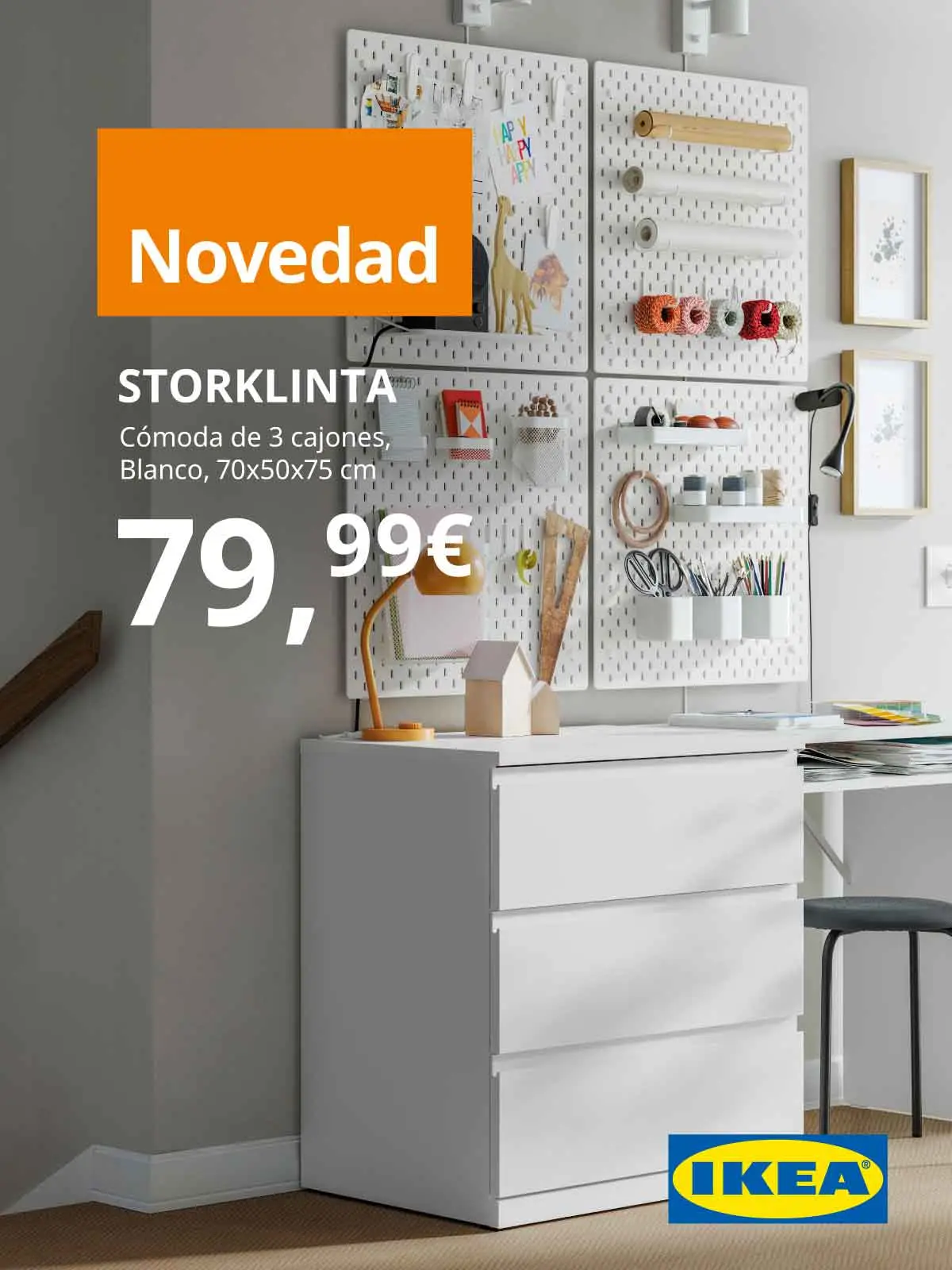 Este mes descubre la cómoda de 3 cajones STORKLINTA (70x50x75 cm) una opción práctica y resistente para dar un toque de estilo y confort tanto a espacios interiores como exteriores.