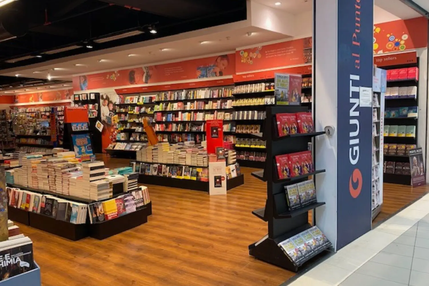 Tiare Shopping Giunti al Punto store