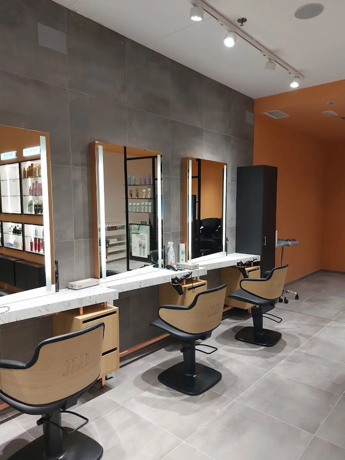 30% de descuento en todos los servicios de peluquería de Jean Louis David en RÍO Shopping. Reserva tu cita y aprovecha la promoción de agosto.