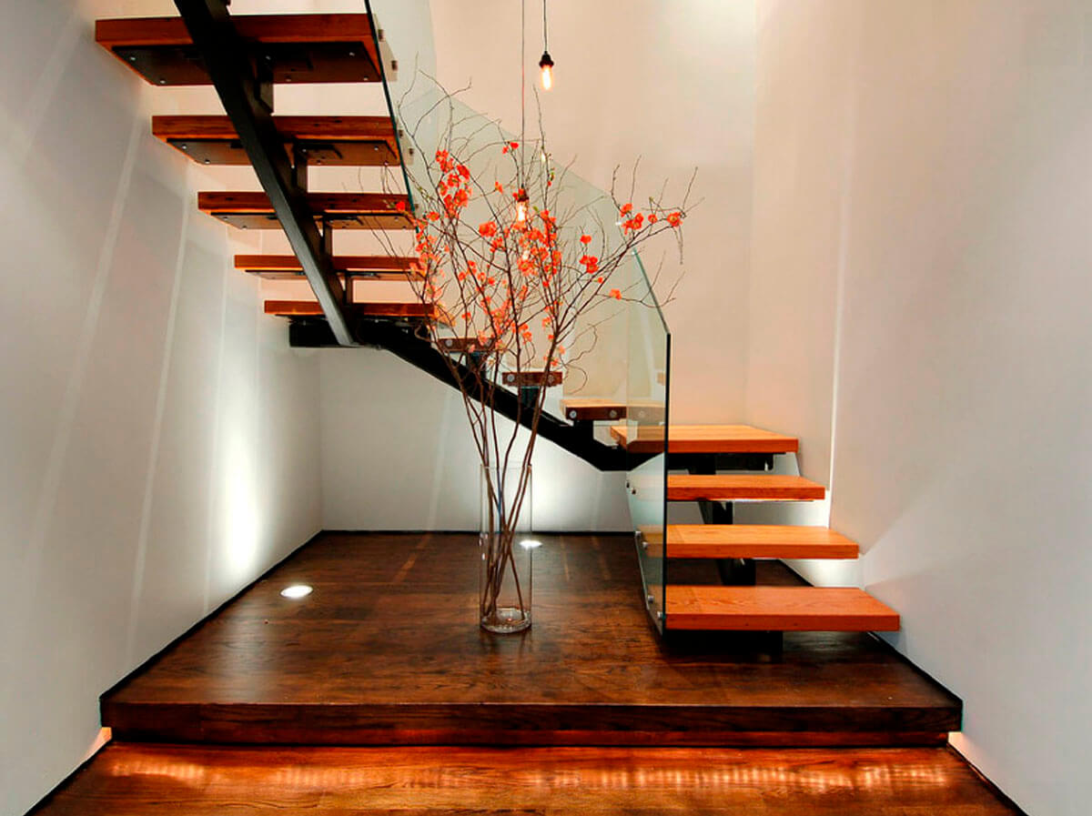 Лестницы с металлическим каркасом и деревянными ступенями фото