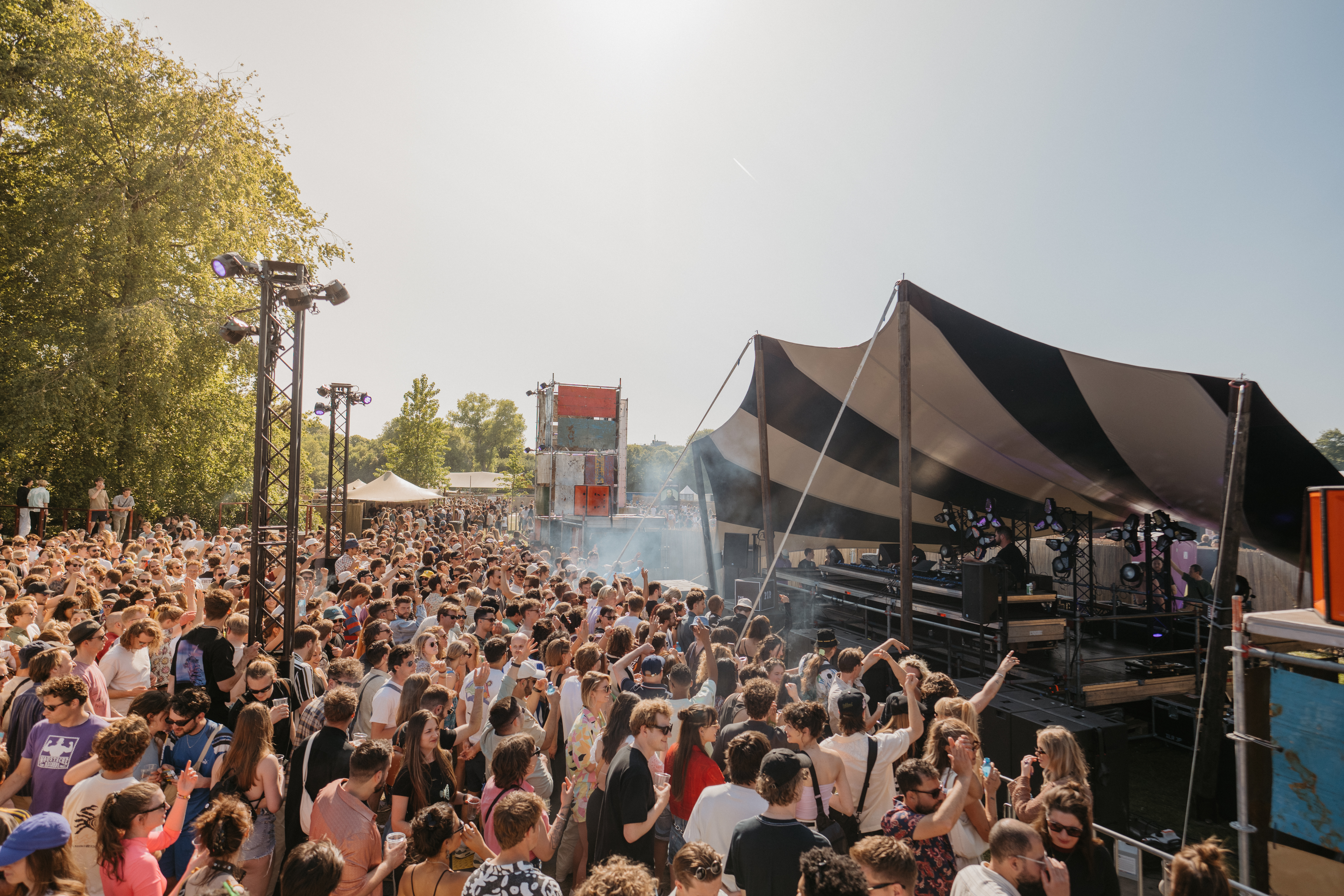 crowd the crave stage