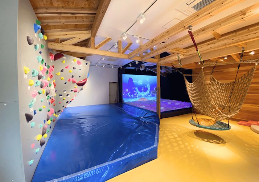 東京都利島村　屋内遊戯施設 「まごとえんがわ」1