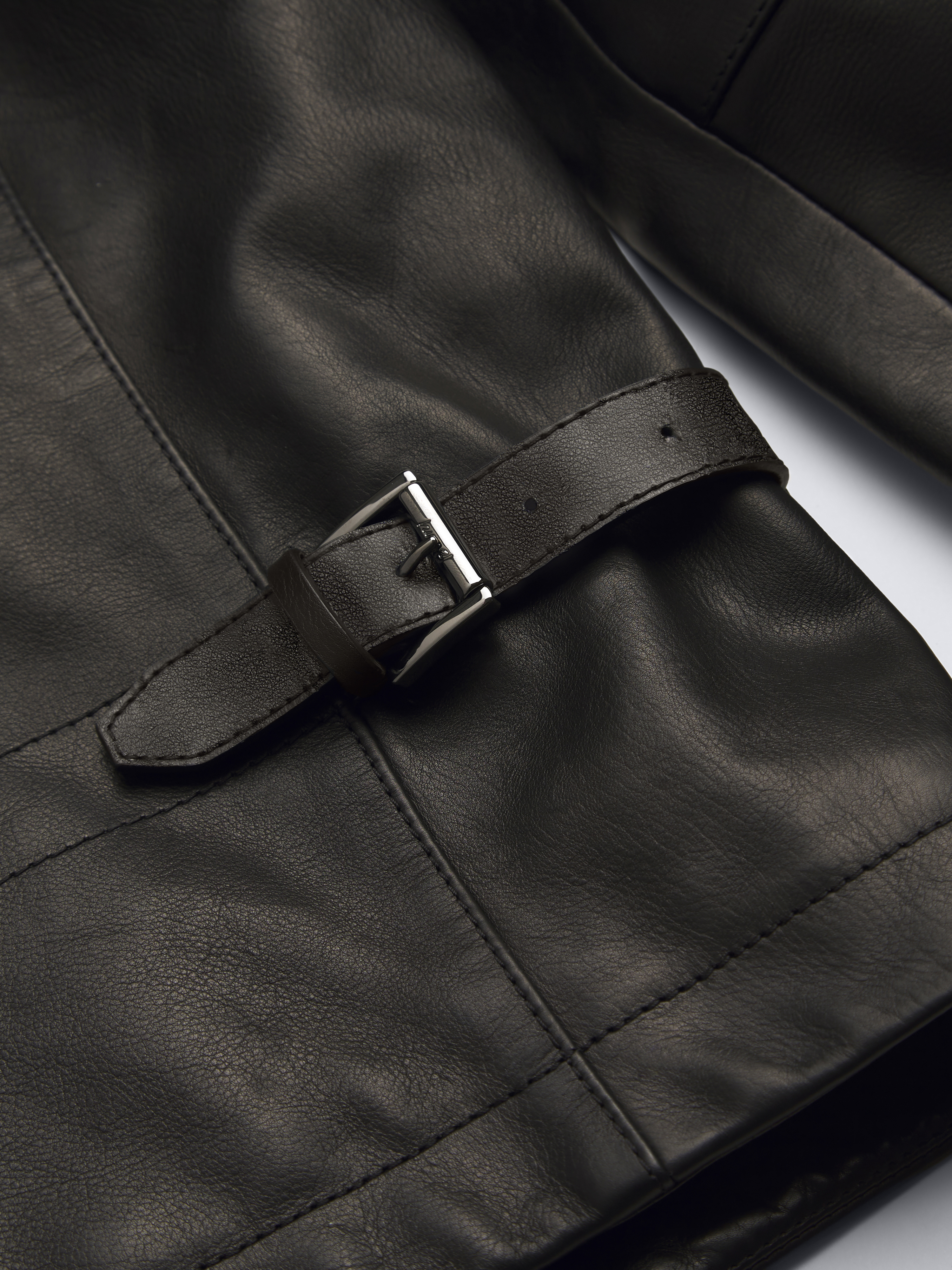 アリゲーター ディテール付き ブラック レザー シャツカラー ブルゾン